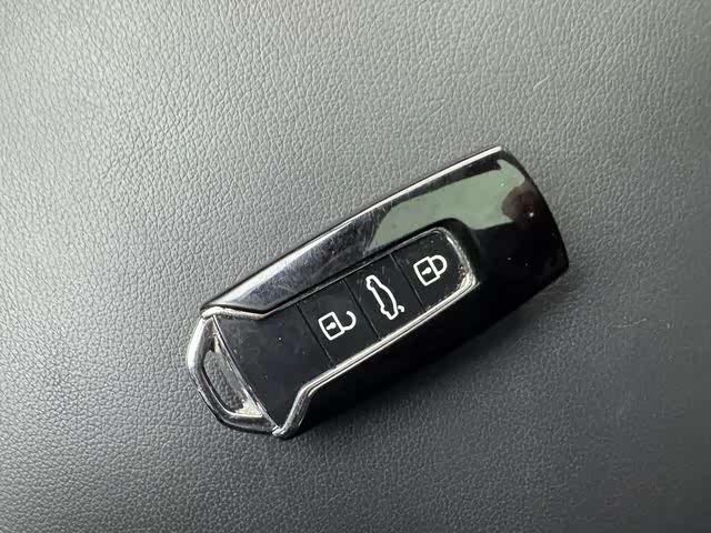 Фото 9 - Volkswagen Touareg