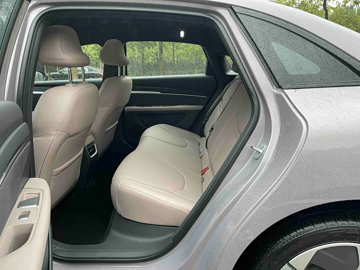 Фото 8 - XPeng Mona M03