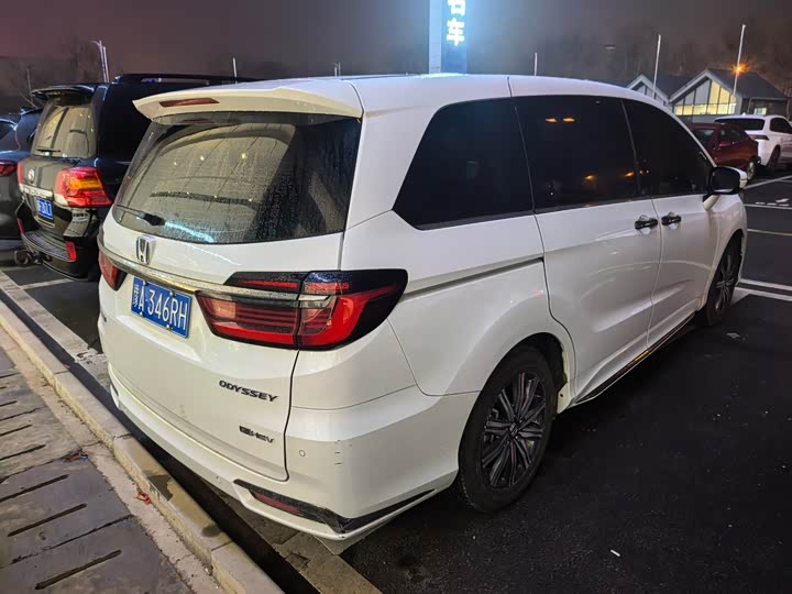 Фото 2 - Honda Odyssey