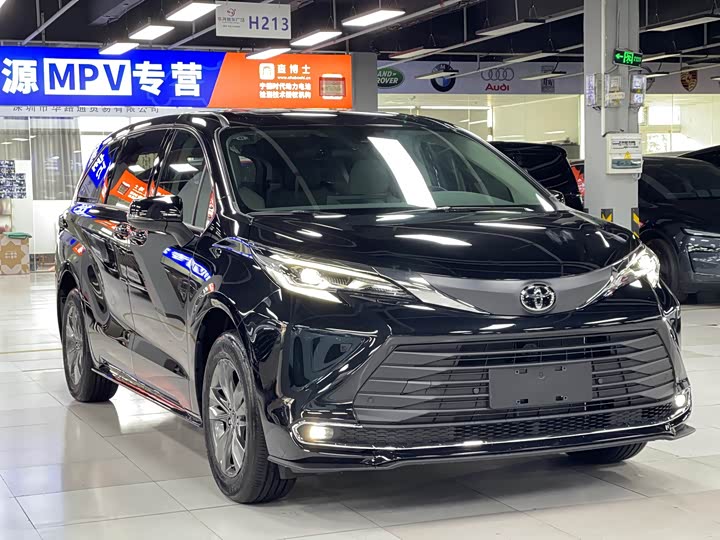 Фото 3 - Toyota Sienna