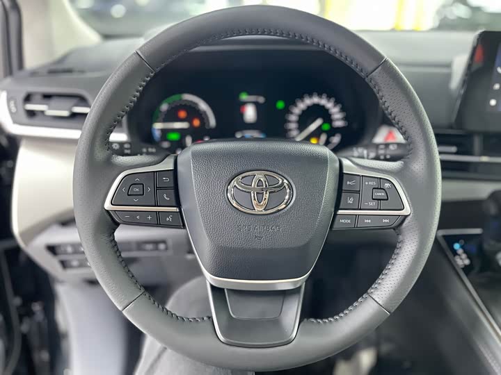 Фото 6 - Toyota Sienna