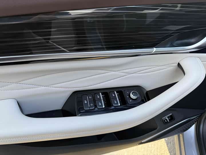 Фото 9 - Geely Monjaro