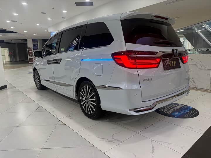 Фото 4 - Honda Elysion