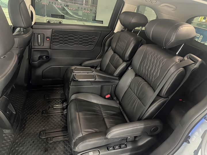 Фото 9 - Honda Elysion