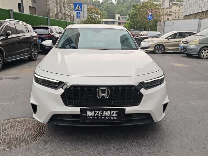 Фото 2 - Honda Inspire