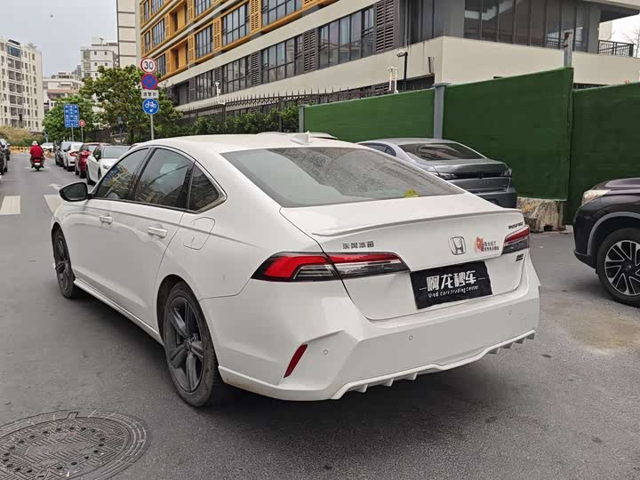 Фото 7 - Honda Inspire