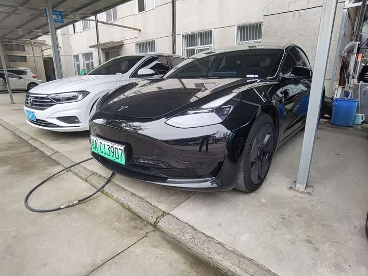 Фото 1 - Tesla Model 3