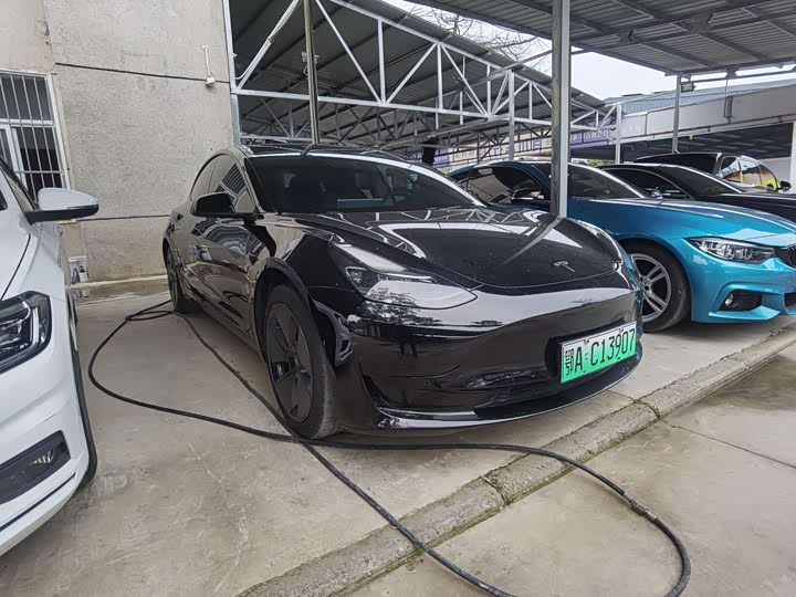 Фото 3 - Tesla Model 3