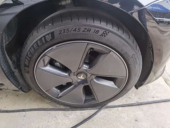 Фото 5 - Tesla Model 3