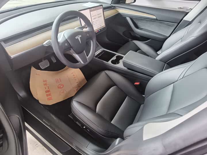 Фото 6 - Tesla Model 3