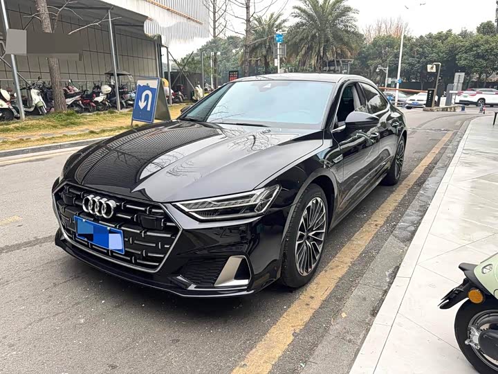 Фото 1 - Audi A7L