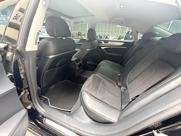 Фото 4 - Audi A7L