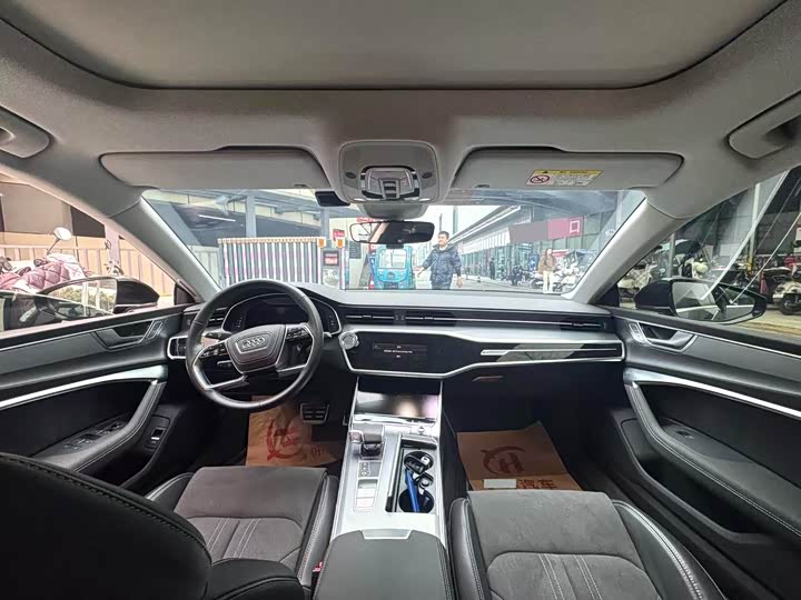 Фото 7 - Audi A7L