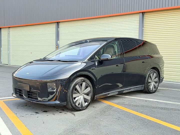 Фото 1 - LiXiang i8