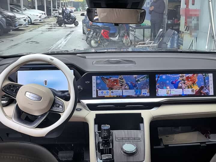 Фото 8 - Geely Monjaro