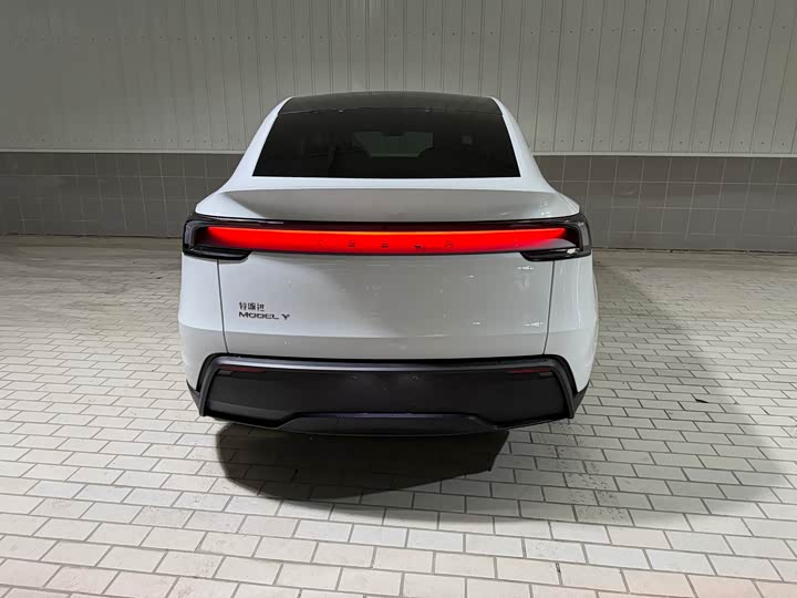 Фото 4 - Tesla Model Y