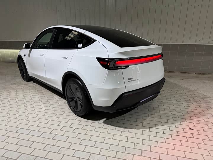 Фото 6 - Tesla Model Y