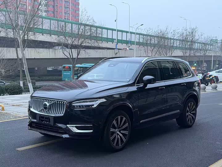 Фото 1 - Volvo XC90