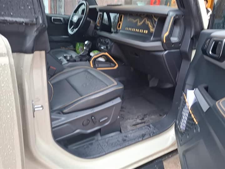 Фото 8 - Ford Bronco