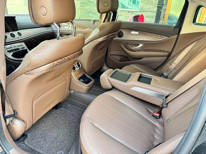 Photo 7 - Mercedes-Benz E-Class