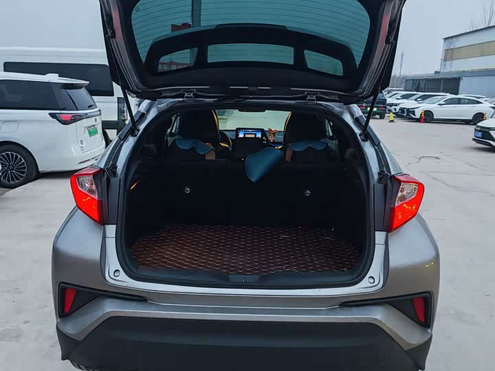 Фото 8 - Toyota Izoa