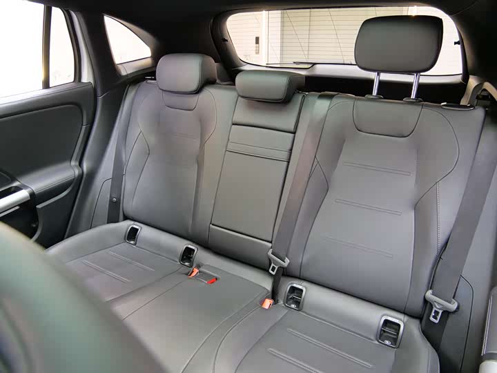 Фото 8 - Mercedes-Benz GLA-Class