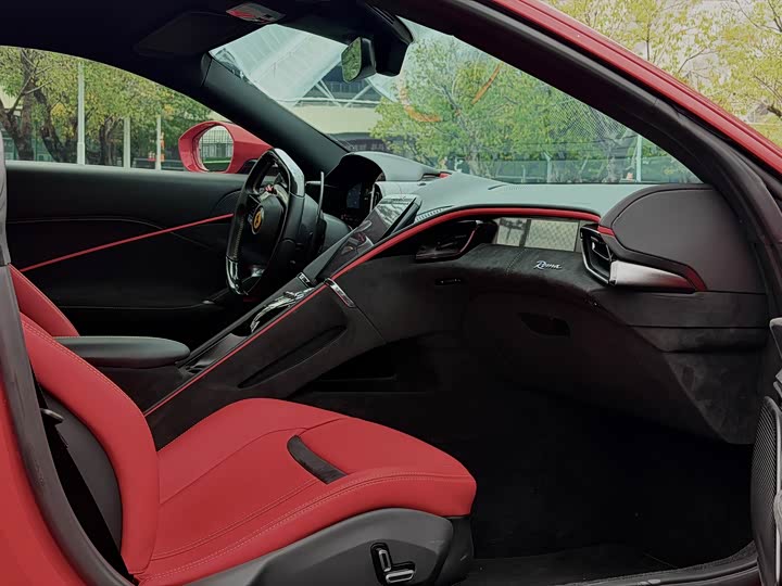 Photo 5 - Ferrari Roma