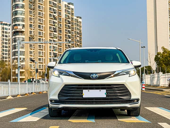 Фото 2 - Toyota Sienna