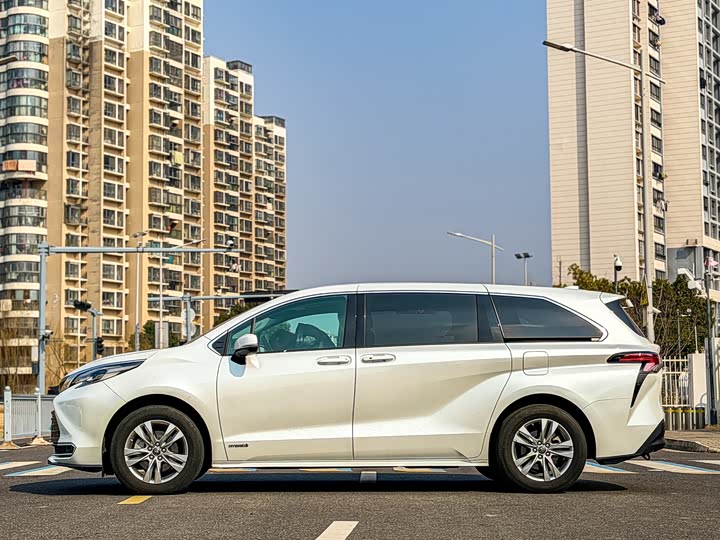 Фото 4 - Toyota Sienna