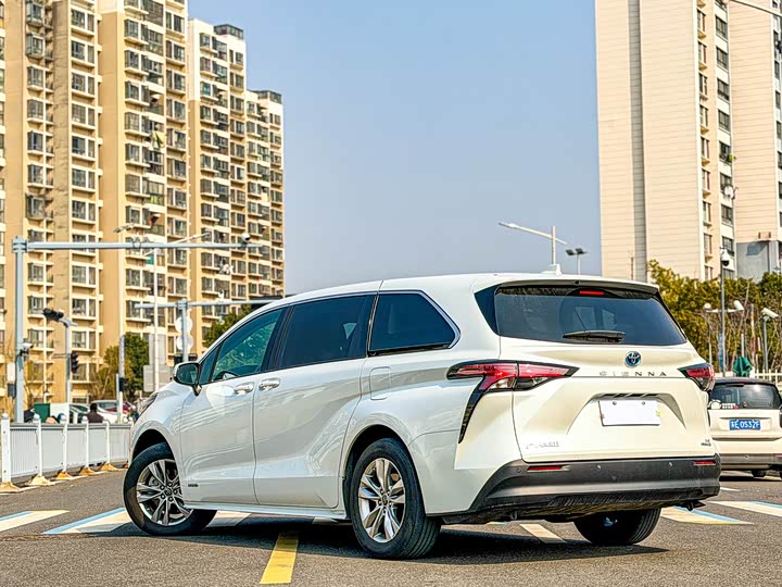 Фото 5 - Toyota Sienna