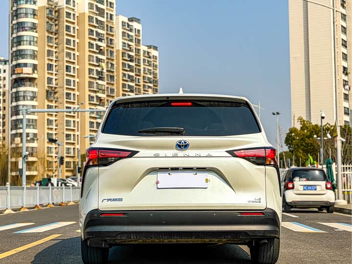 Фото 6 - Toyota Sienna