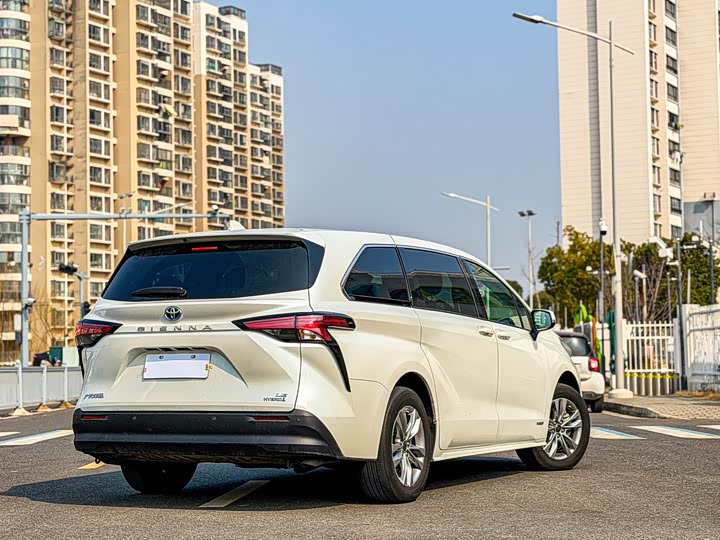 Фото 7 - Toyota Sienna