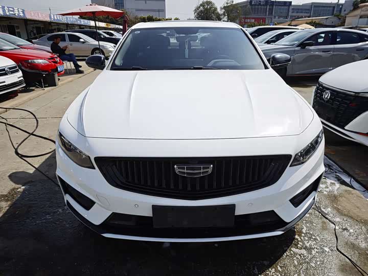 Фото 2 - Geely Preface