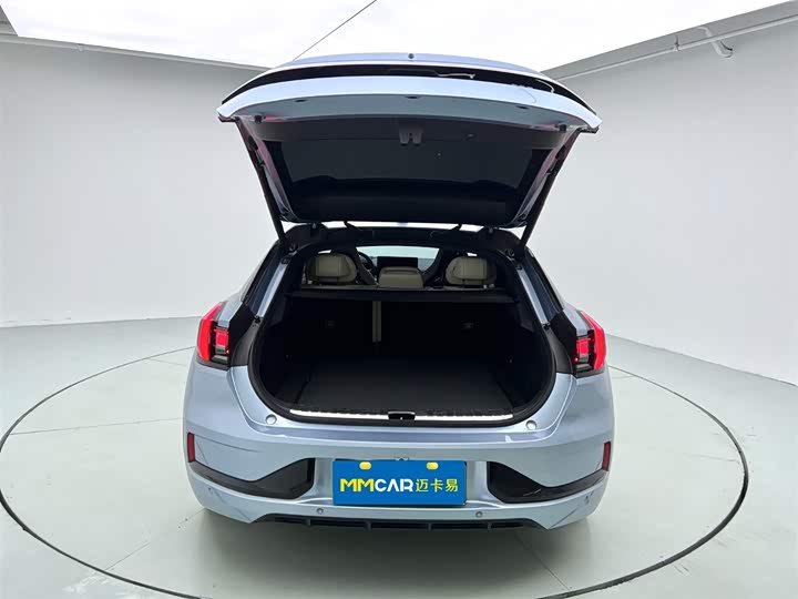 Фото 8 - Zeekr 001