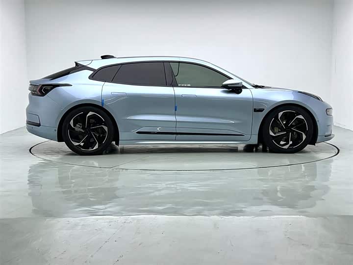 Фото 9 - Zeekr 001