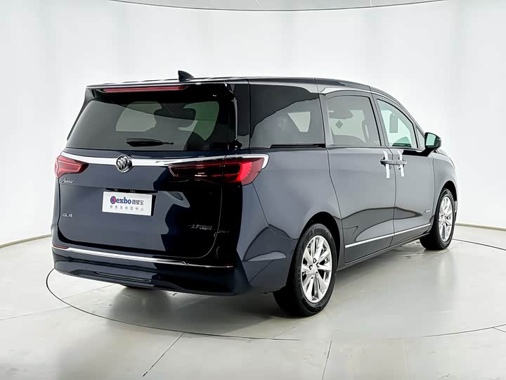 Photo 3 - Buick GL8 ES