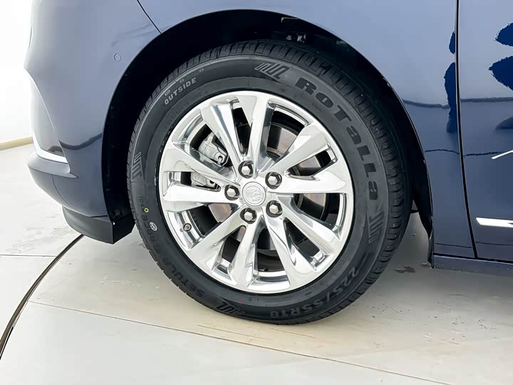 Photo 7 - Buick GL8 ES