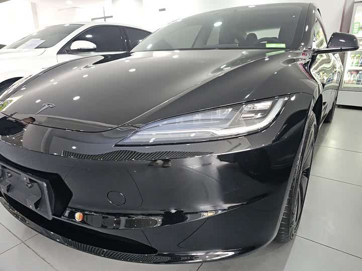 Фото 1 - Tesla Model 3