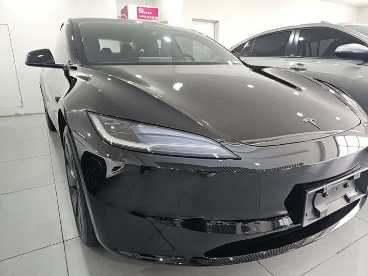 Фото 3 - Tesla Model 3