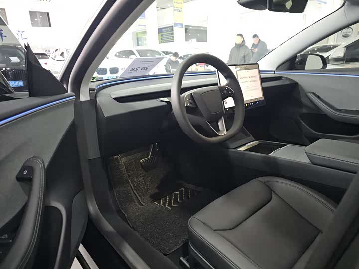 Фото 4 - Tesla Model 3