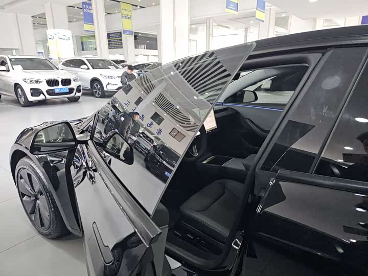 Фото 6 - Tesla Model 3