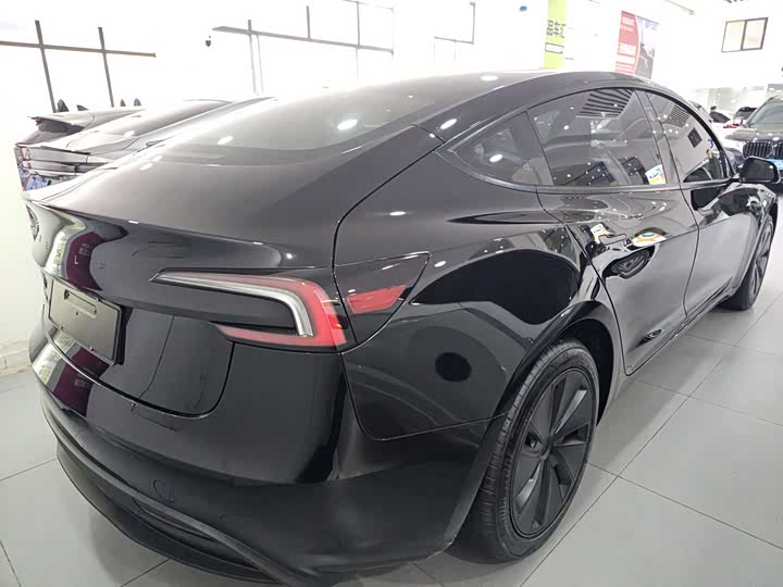 Фото 9 - Tesla Model 3