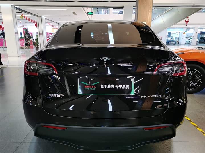 Photo 4 - Tesla Model Y
