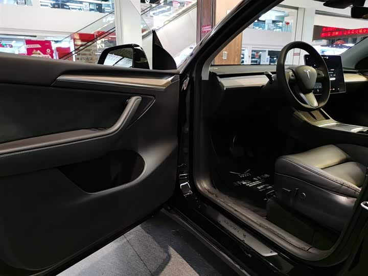 Photo 5 - Tesla Model Y