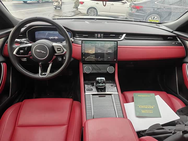 Photo 4 - Jaguar XF L