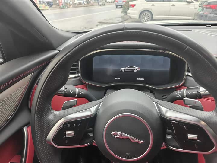 Photo 5 - Jaguar XF L