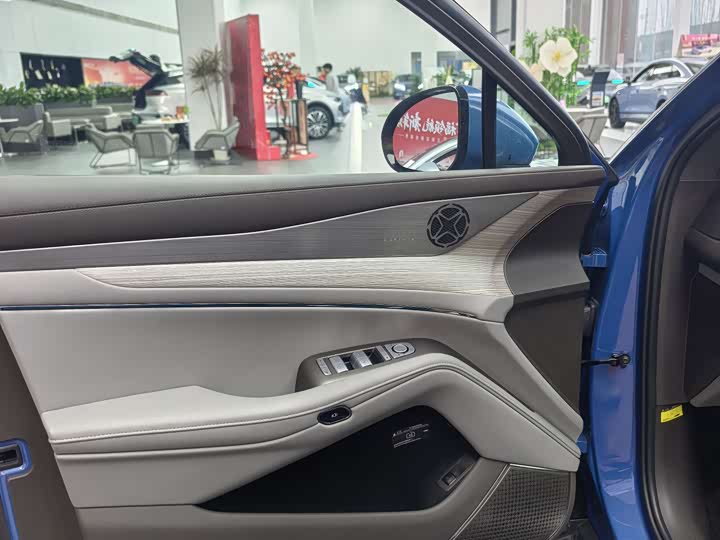 Фото 9 - Denza N7