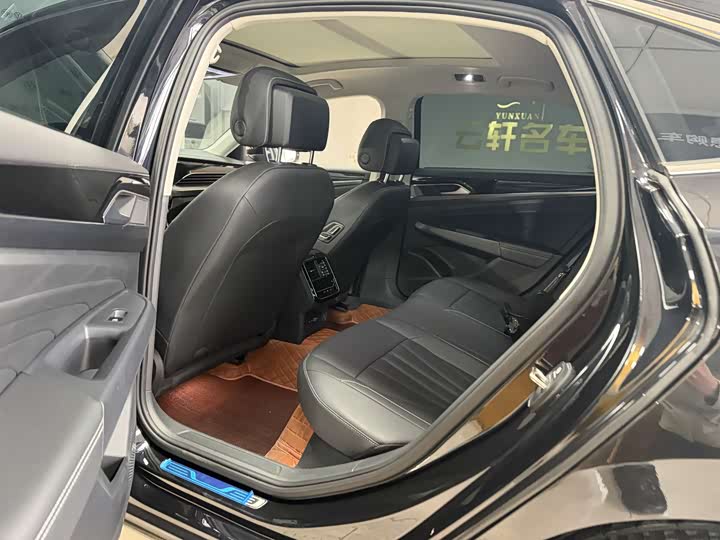 Фото 7 - Volkswagen Passat