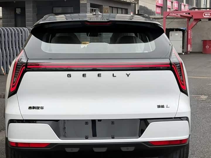 Фото 3 - Geely Atlas L
