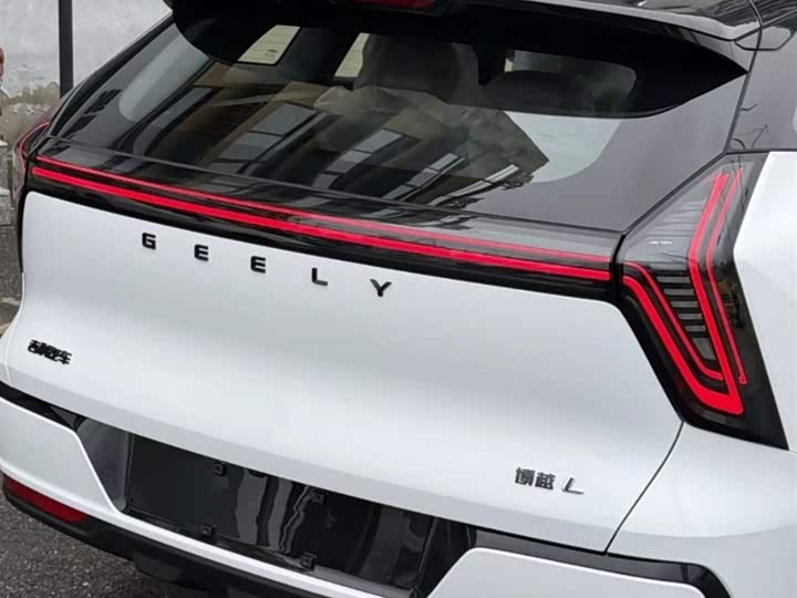 Фото 5 - Geely Atlas L